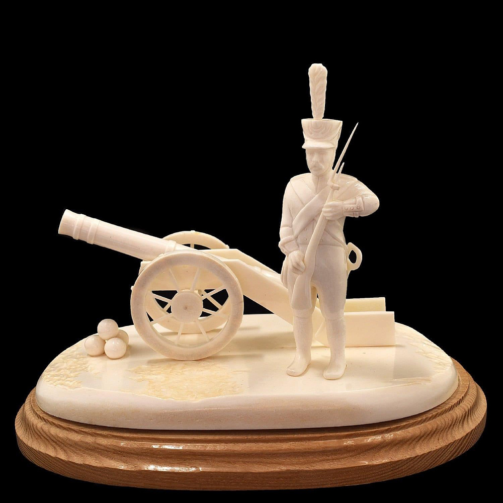 Скульптура «Гренадёр». Рог лося - интернет магазин Русь Велика я фото 1