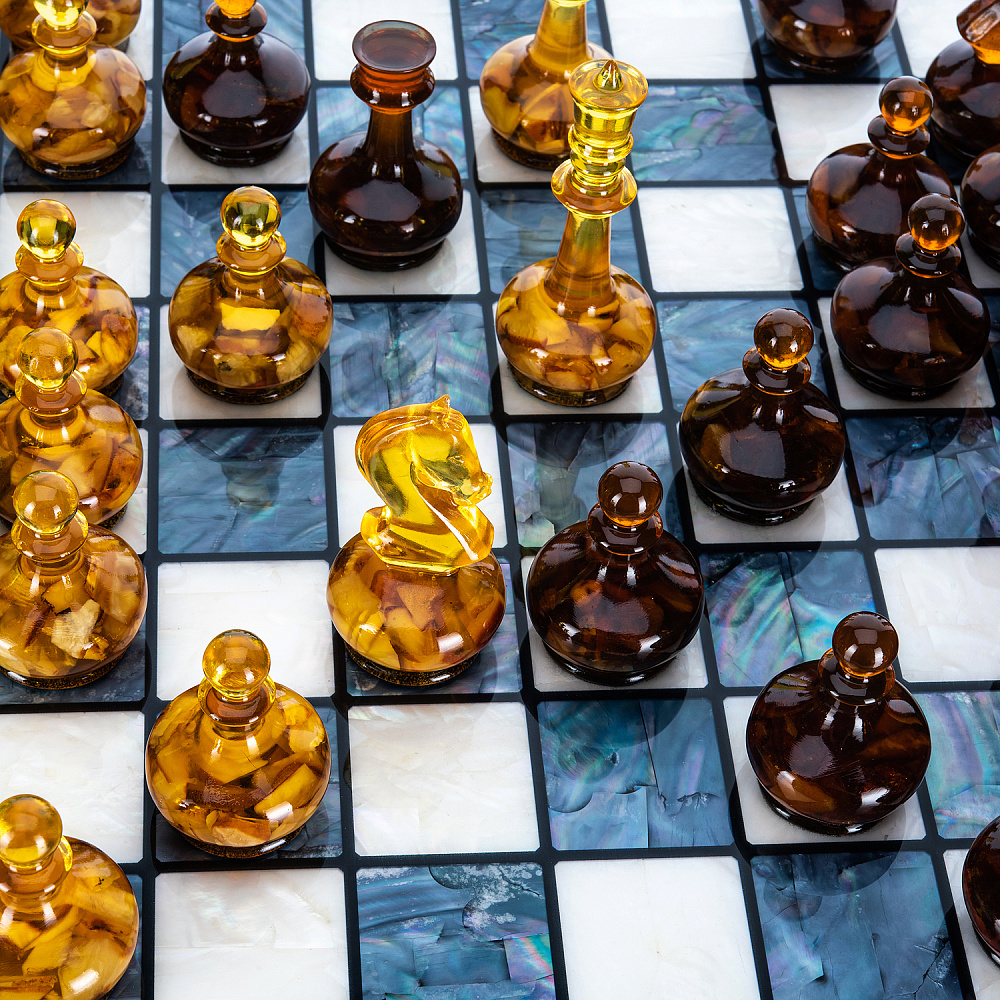 Шахматы с перламутром и янтарными фигурами 45х45 см - интернет магазин Русь Велика я фото 5