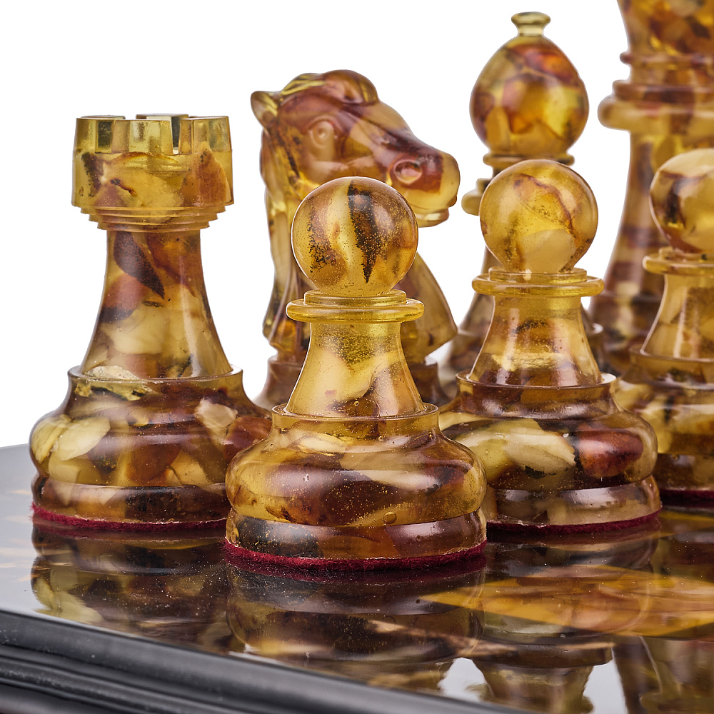 Шахматы с инкрустацией и фигурами из янтаря «Камелот» 45х45 см - интернет магазин Русь Велика я фото 4