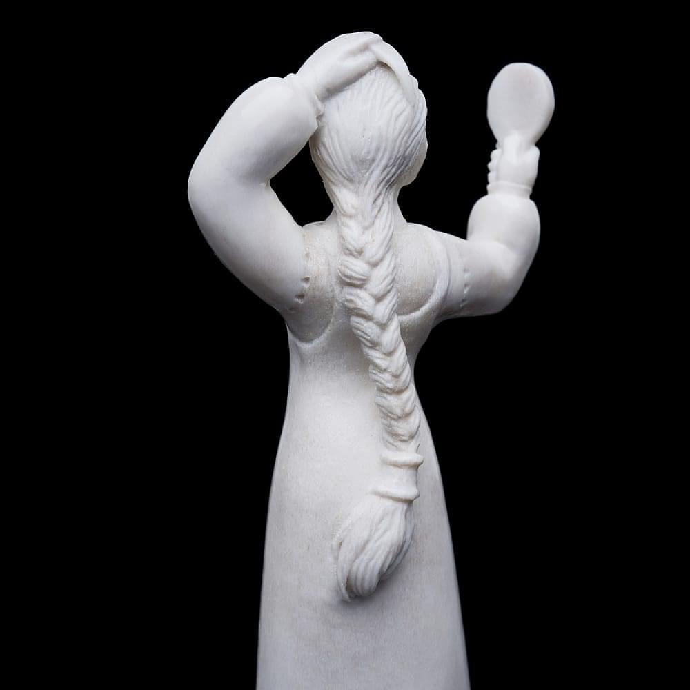 Статуэтка из рога лося «Новый наряд» - интернет магазин Русь Велика я фото 4