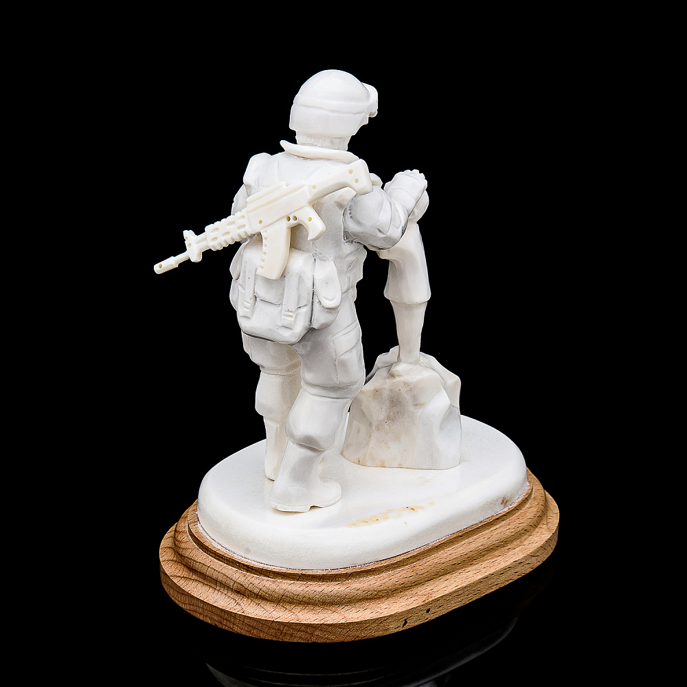 Скульптура из кости «Солдат» - интернет магазин Русь Велика я фото 3
