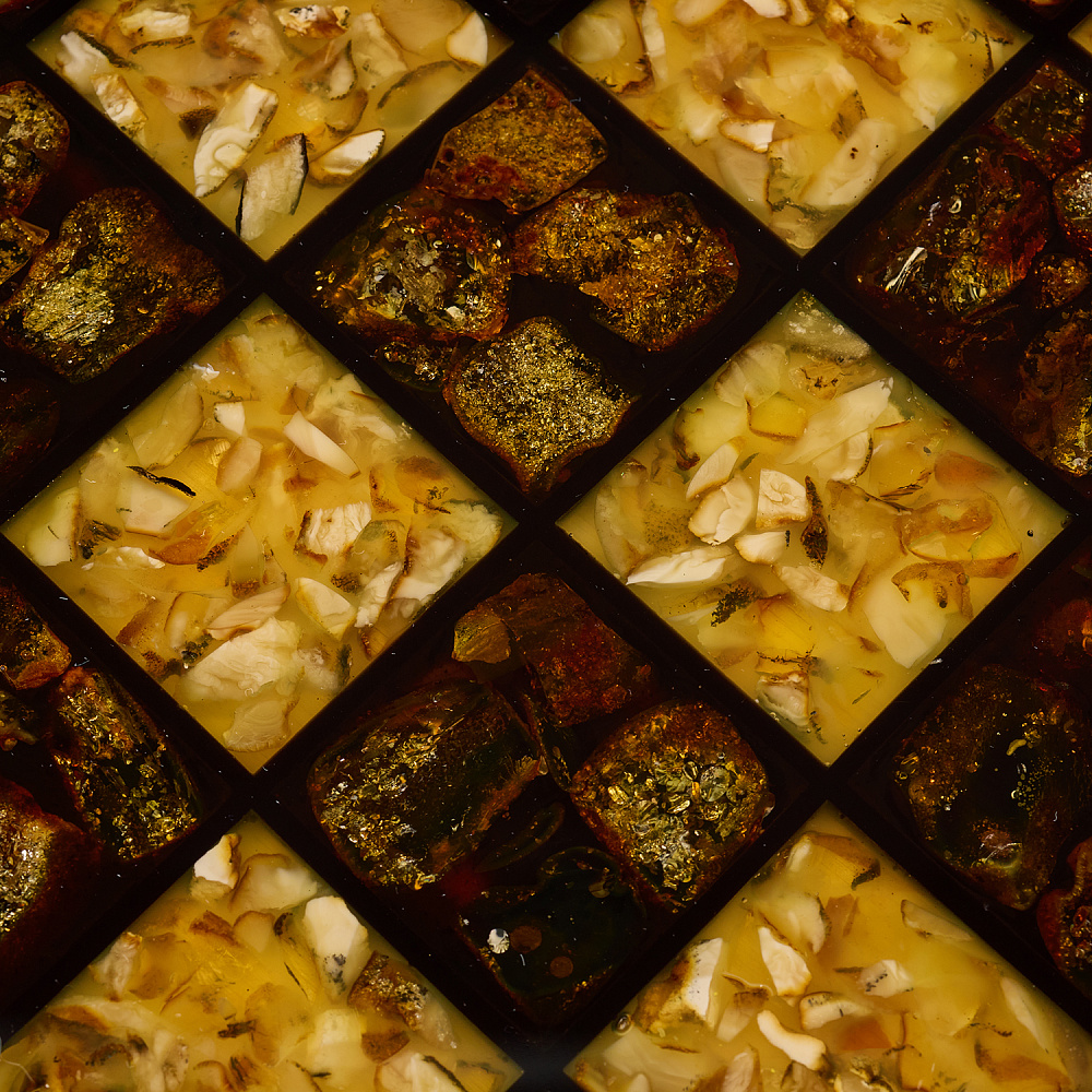 Шахматная доска из янтаря «Узоры» 50х50 см - интернет магазин Русь Велика я фото 1