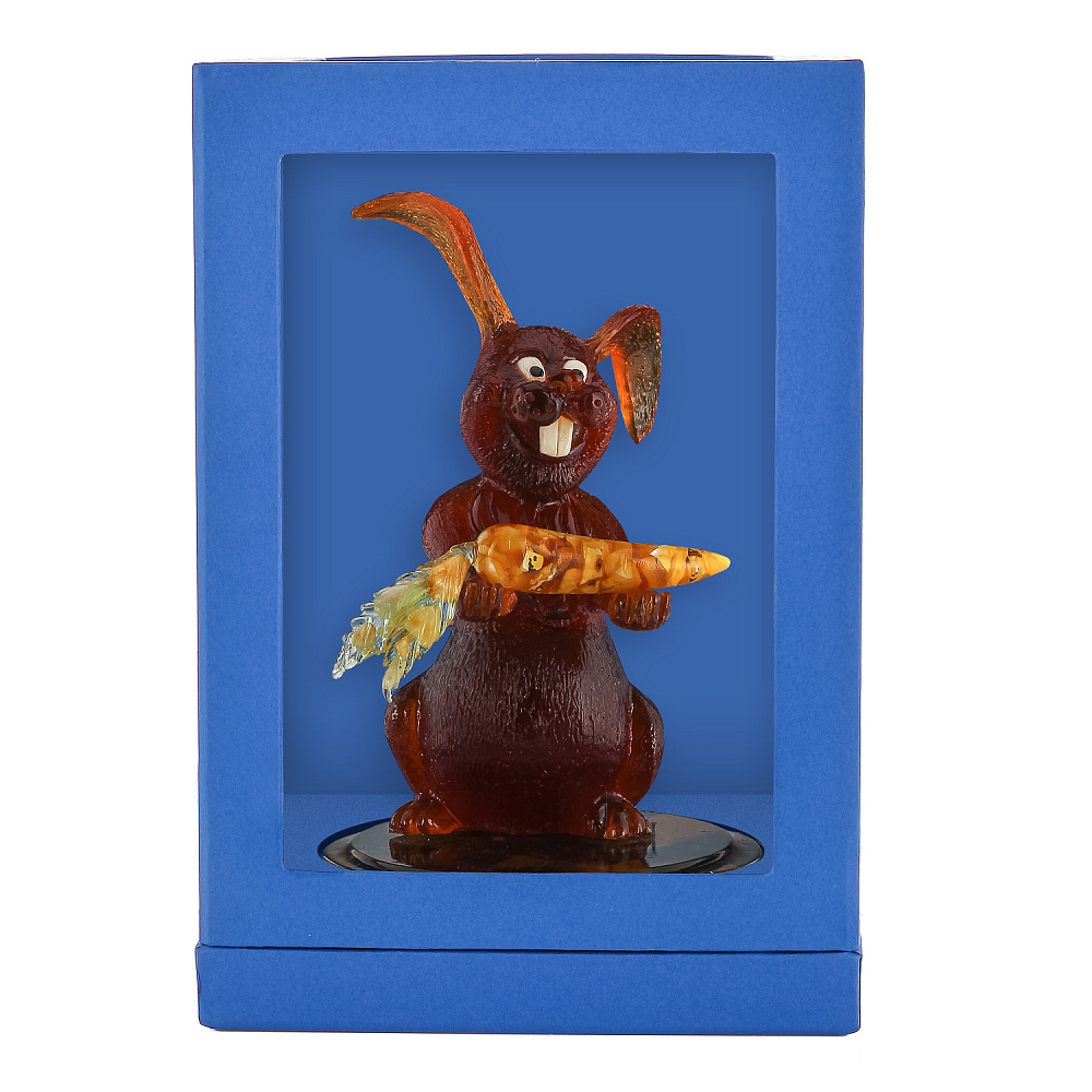 Статуэтка из янтаря Кролик с морковкой «Живите сладко» - интернет магазин Русь Велика я фото 1