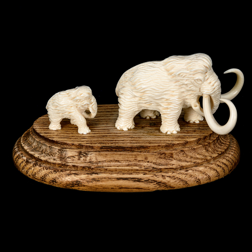 Скульптура из бивня мамонта «Мамонт с мамонтенком» - интернет магазин Русь Велика я 