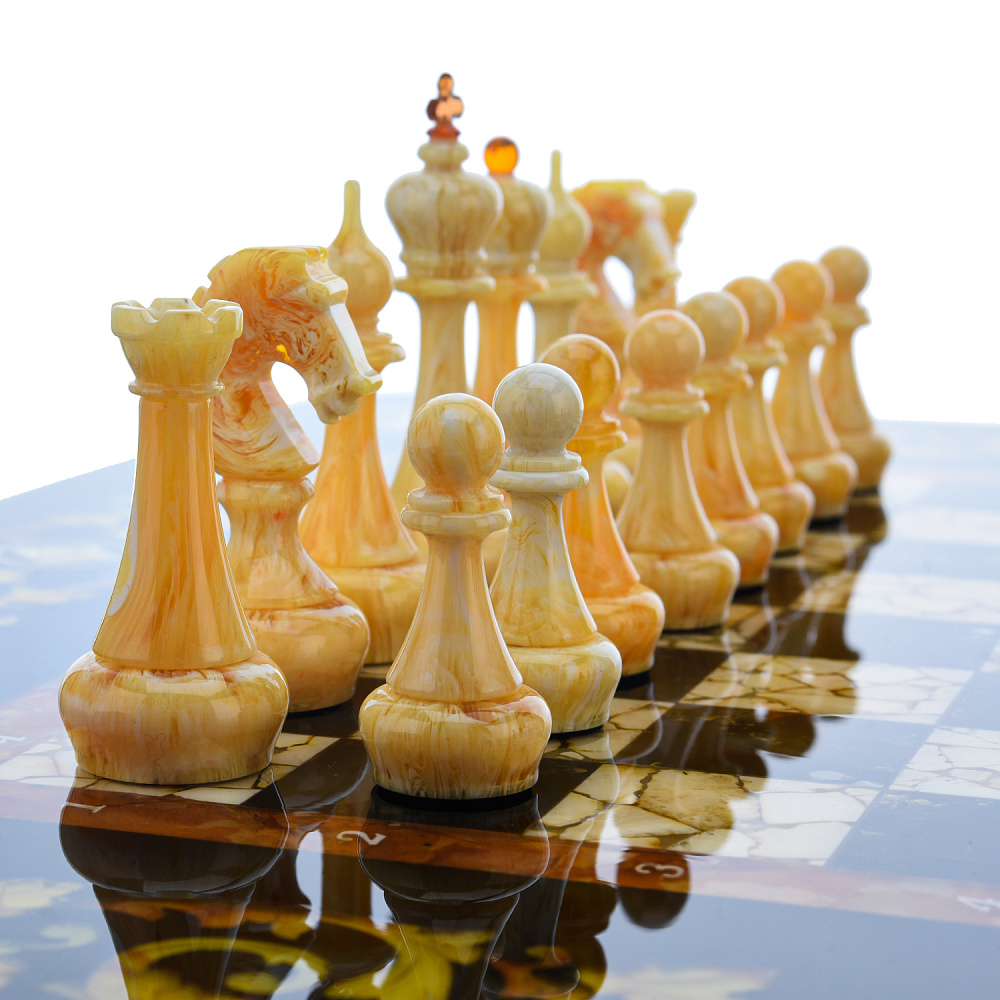 Шахматы с инкрустацией и фигурами из янтаря «Классика» 56х56 см - интернет магазин Русь Велика я фото 7