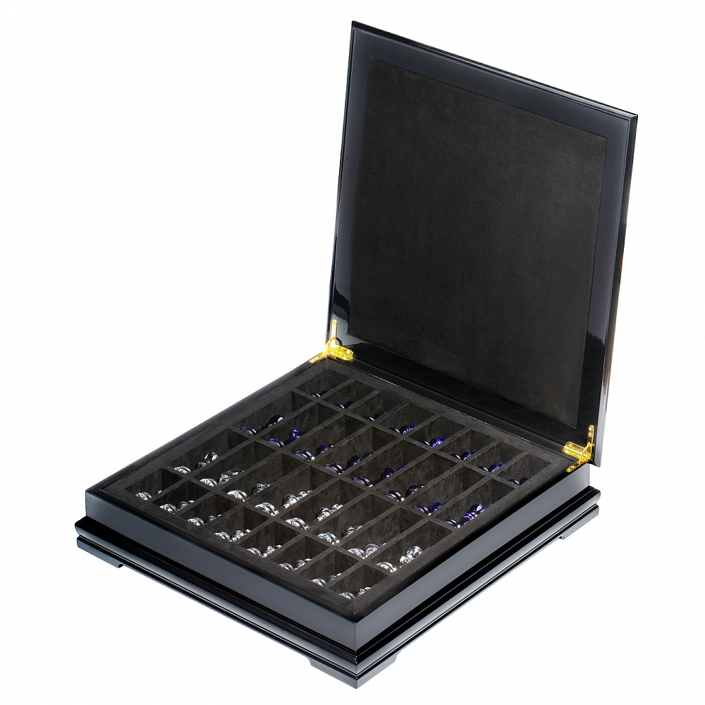 Шахматный ларец с натуральным перламутром и фигурами из цветного хрусталя (отделка серой тканью) 45х45 см - интернет магазин Русь Велика я фото 1