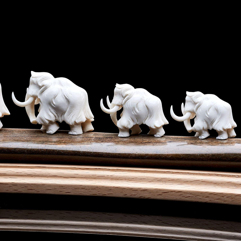 Скульптура из кости «Кочующее стадо мамонтов» на деревянной подставке - интернет магазин Русь Велика я фото 7
