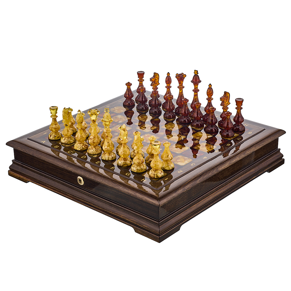 Шахматы из мореного дуба с янтарными фигурами 45х45 см - интернет магазин Русь Велика я 