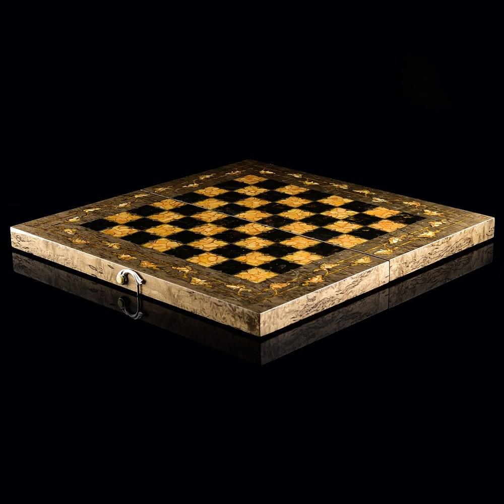 Шахматы с инкрустацией из янтаря и янтарными фигурами «Готика» 56х56 см - интернет магазин Русь Велика я фото 4