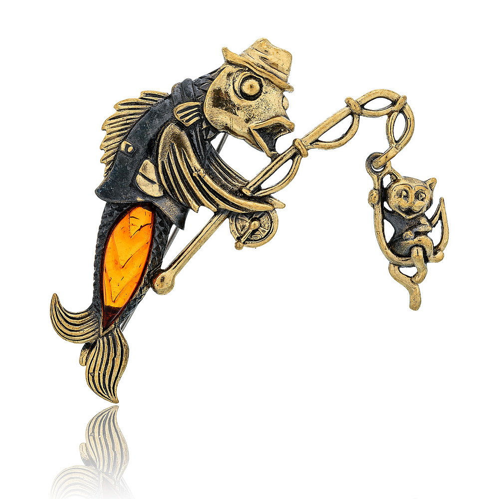 Брошь с янтарем «Удачливый рыбак» (коньячный) - интернет магазин Русь Велика я 