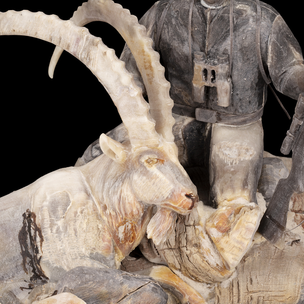 Скульптура из рога «Охотник с козерогом» - интернет магазин Русь Велика я фото 4