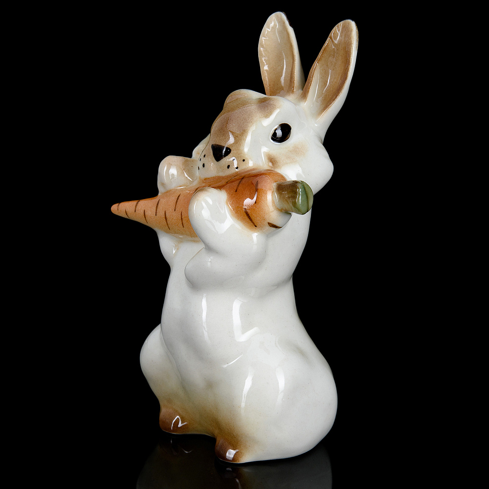 Статуэтка «Заяц с морковкой». ИФЗ - интернет магазин Русь Велика я 